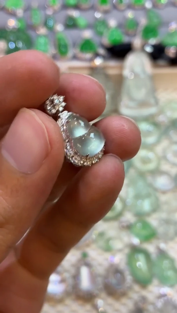 吊坠(不含链)18K金镶嵌翡翠葫芦