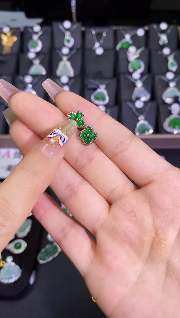 【闪购商品】翡翠吊坠(赠链)银S925镶嵌翡翠吊坠