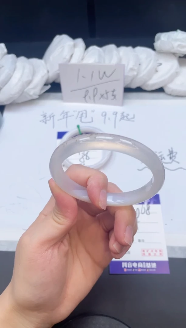 【闪购商品】石英质玉手镯未镶嵌68/58.3