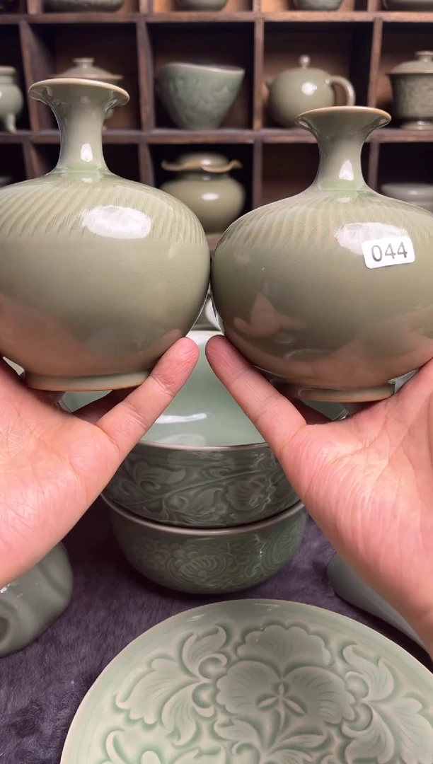 【闪购商品】连老师花插2只/一只口沿裂