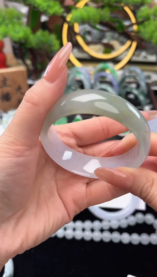 未镶嵌手镯翡翠手镯