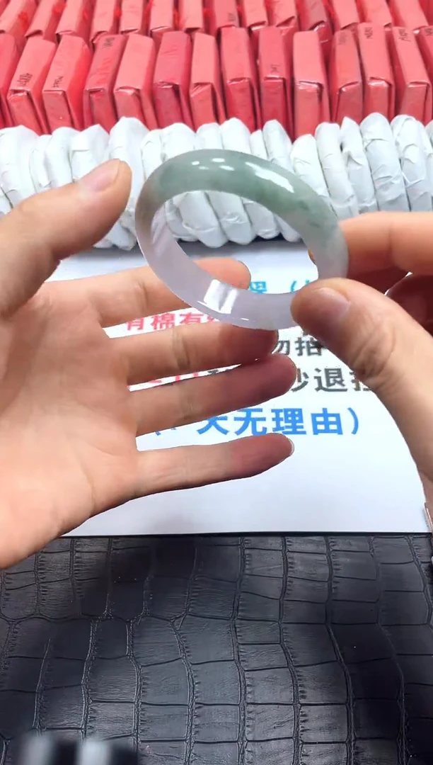 翡翠手镯未镶嵌所见所得，高冰美人镯！