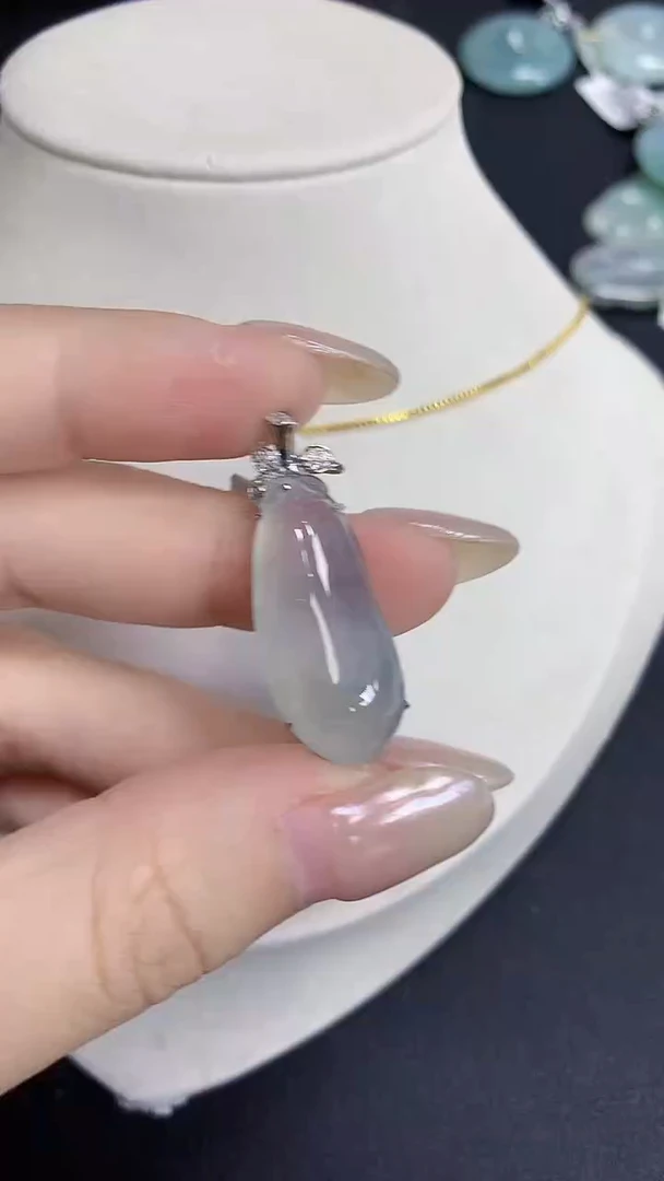 翡翠18K金镶嵌颈饰天然缅甸翡翠A货