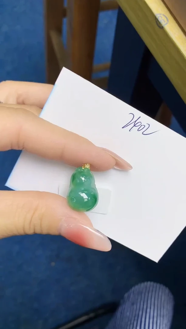 翡翠18K金镶嵌颈饰 天然缅甸翡翠A货