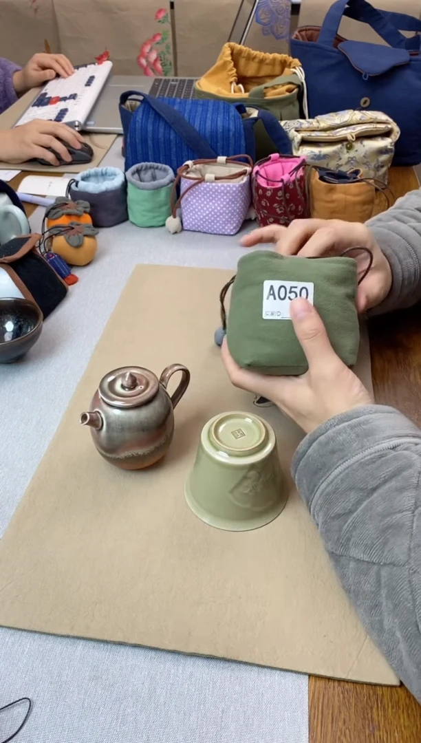 【闪购商品】9*9--绿色斗金袋子————