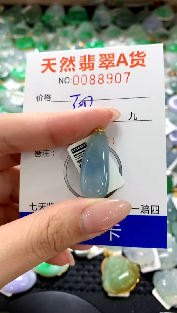 翡翠18K金镶嵌颈饰1111111111111111