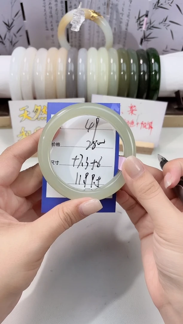 未镶嵌手镯和田玉一****?晴水49