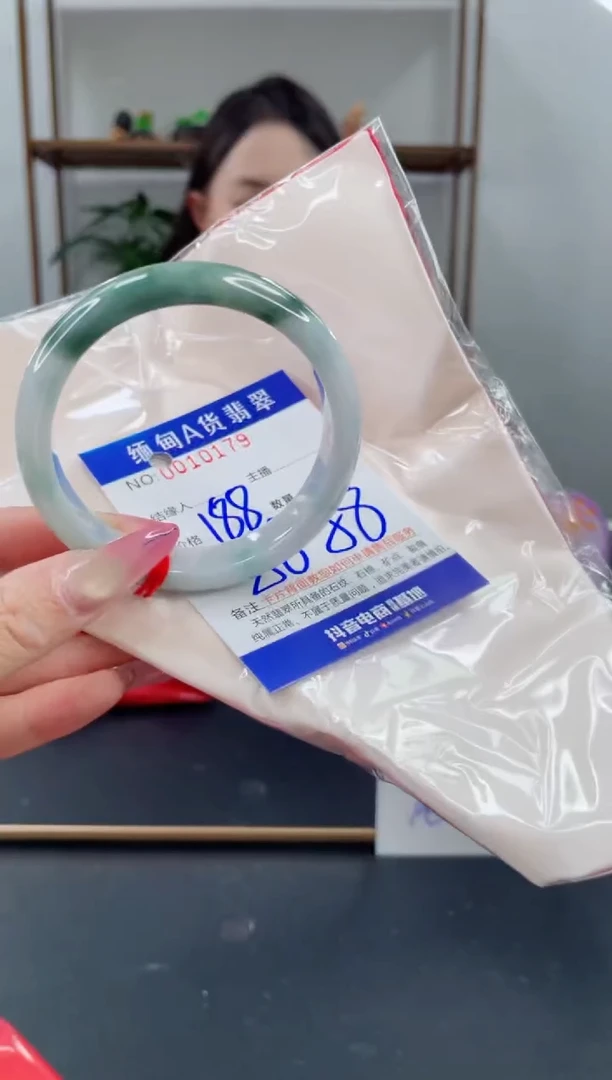 未镶嵌手镯翡翠188.00