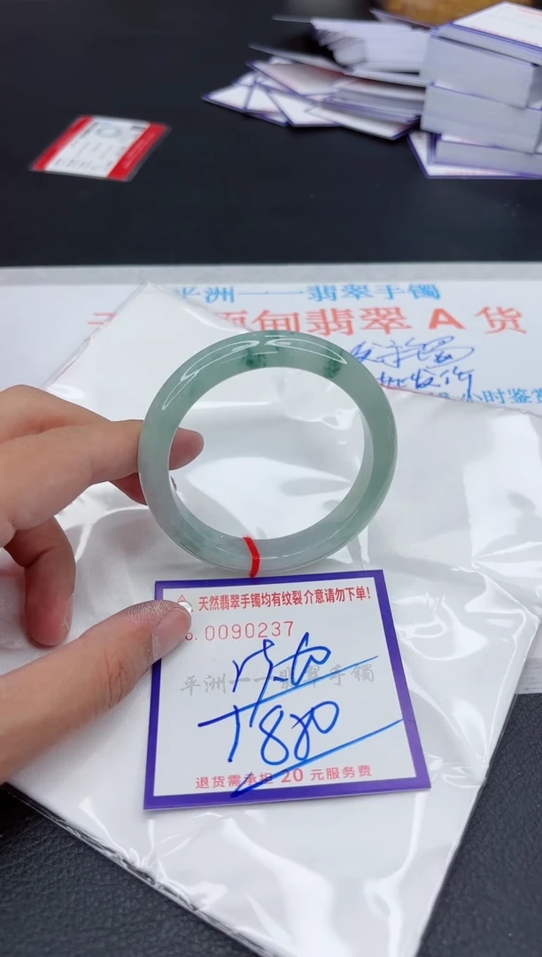 翡翠手镯未镶嵌1