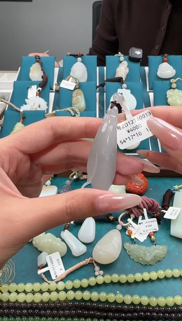 颈饰未镶嵌和田玉吊坠 ZD