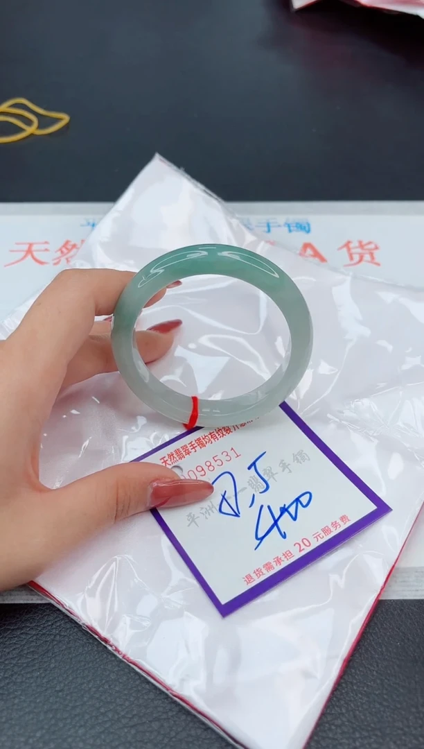 翡翠手镯未镶嵌1