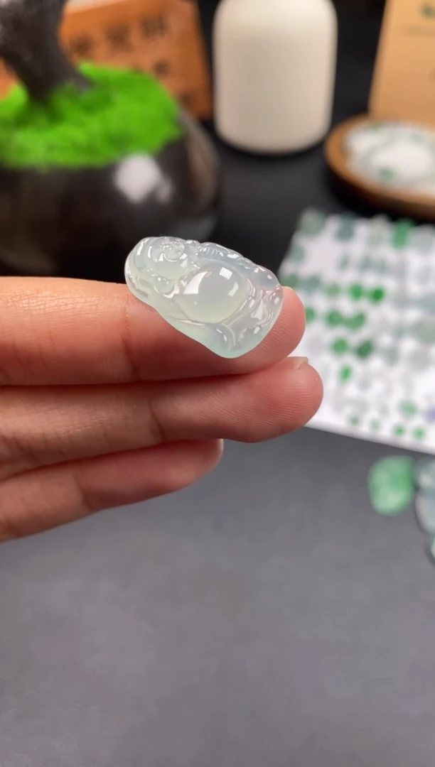 翡翠未镶嵌颈饰翡翠冰种财神