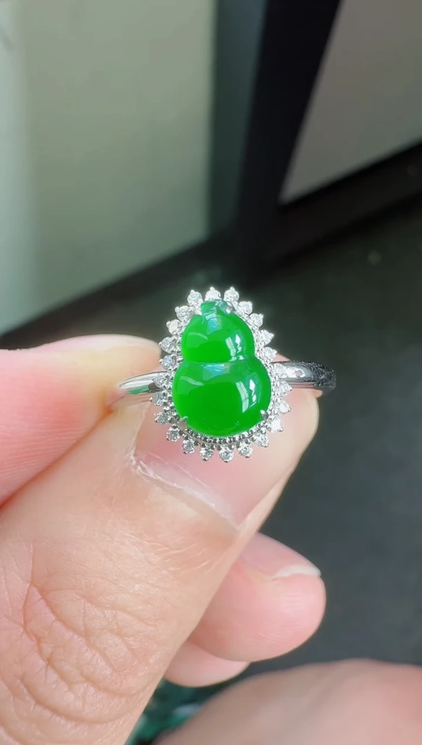 18K金镶嵌戒指翡翠寄售回流，不退不换