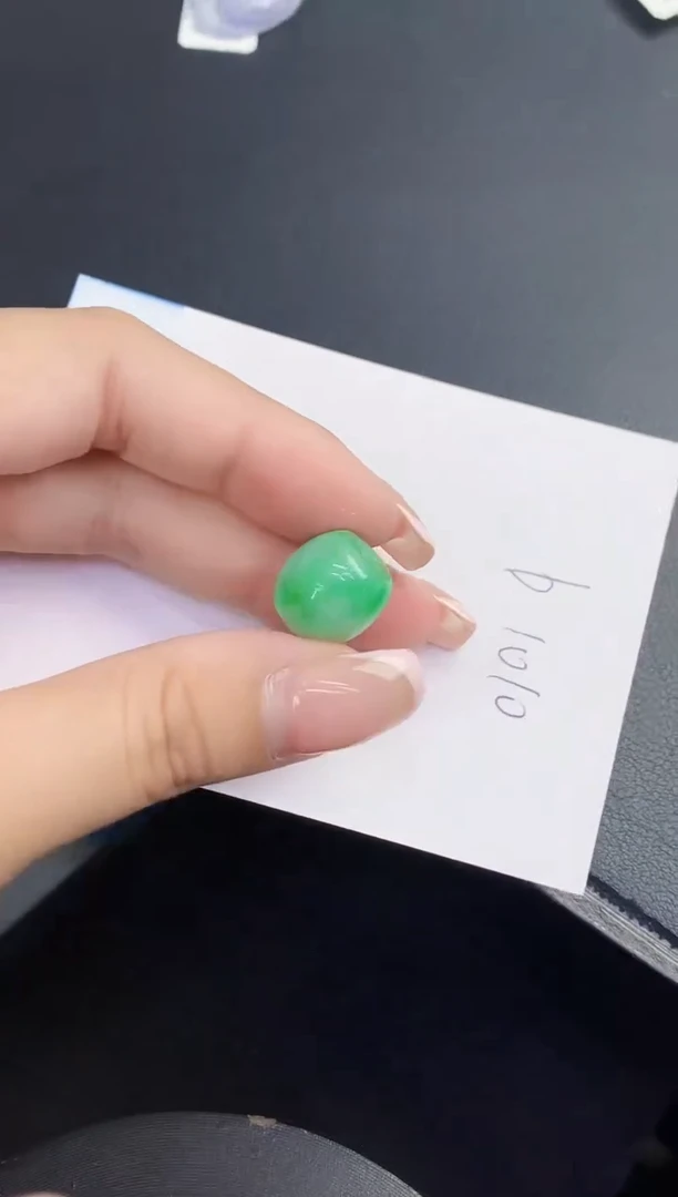 翡翠未镶嵌颈饰缅甸天然翡翠A货