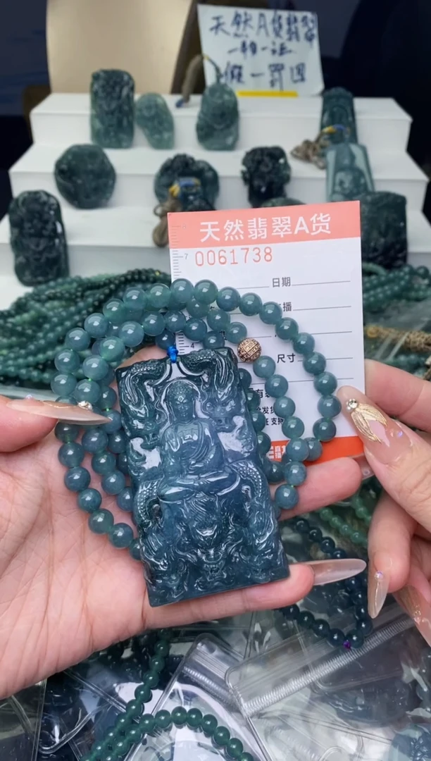 翡翠未镶嵌颈饰