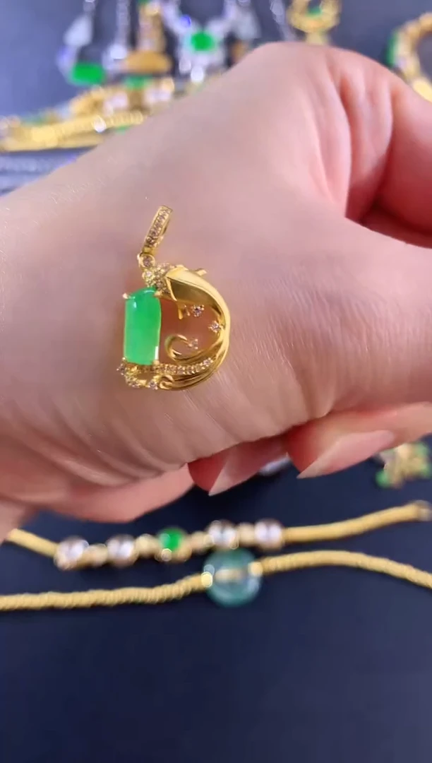 吊坠(不含链)18K金镶嵌翡翠210|