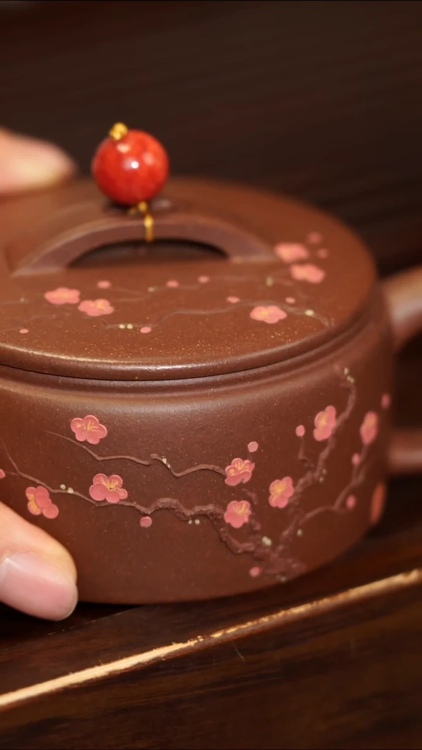 茶壶紫砂S**i紫泥泥绘鸿运当头汉瓦150cc左右