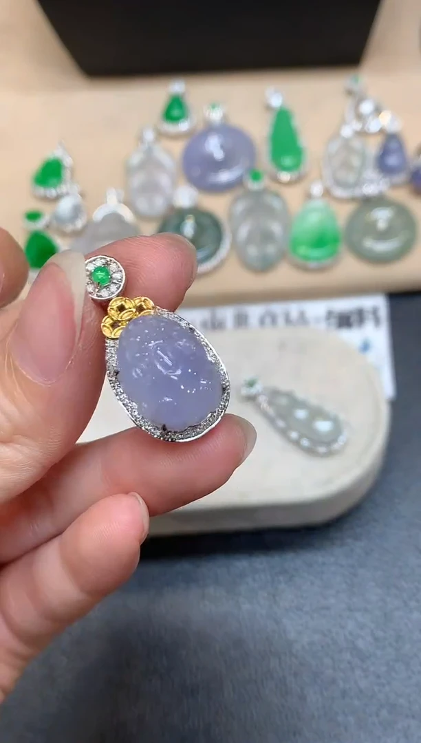 颈饰18K金镶嵌翡翠貔貅【无服务费【无服务费