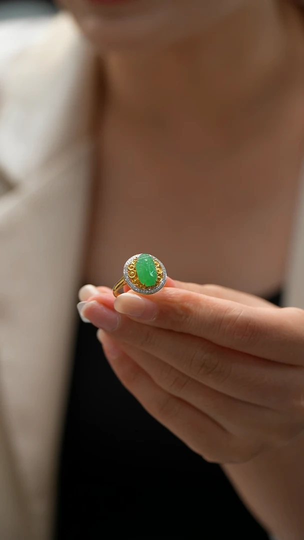 18K金镶嵌戒指翡翠戒指