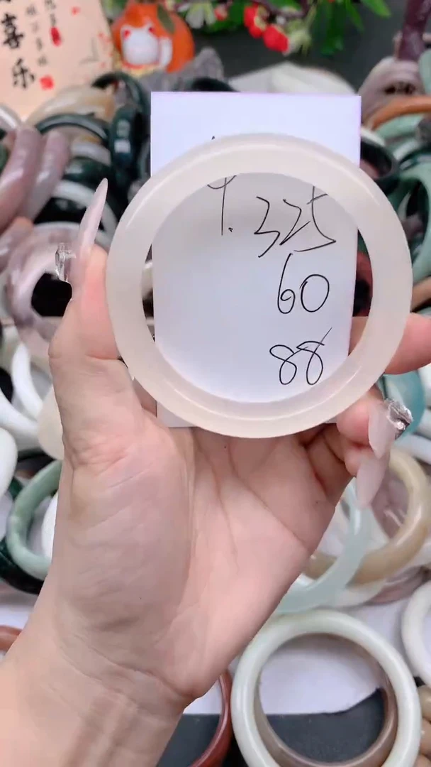 石英质玉手镯未镶嵌325