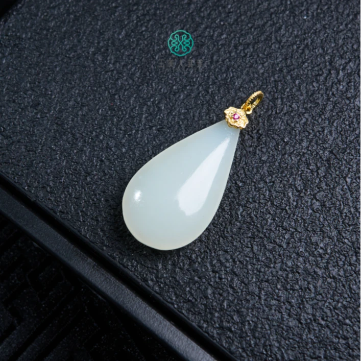 石惑珠宝%和田玉水滴吊坠约31*17mm%多样性发一