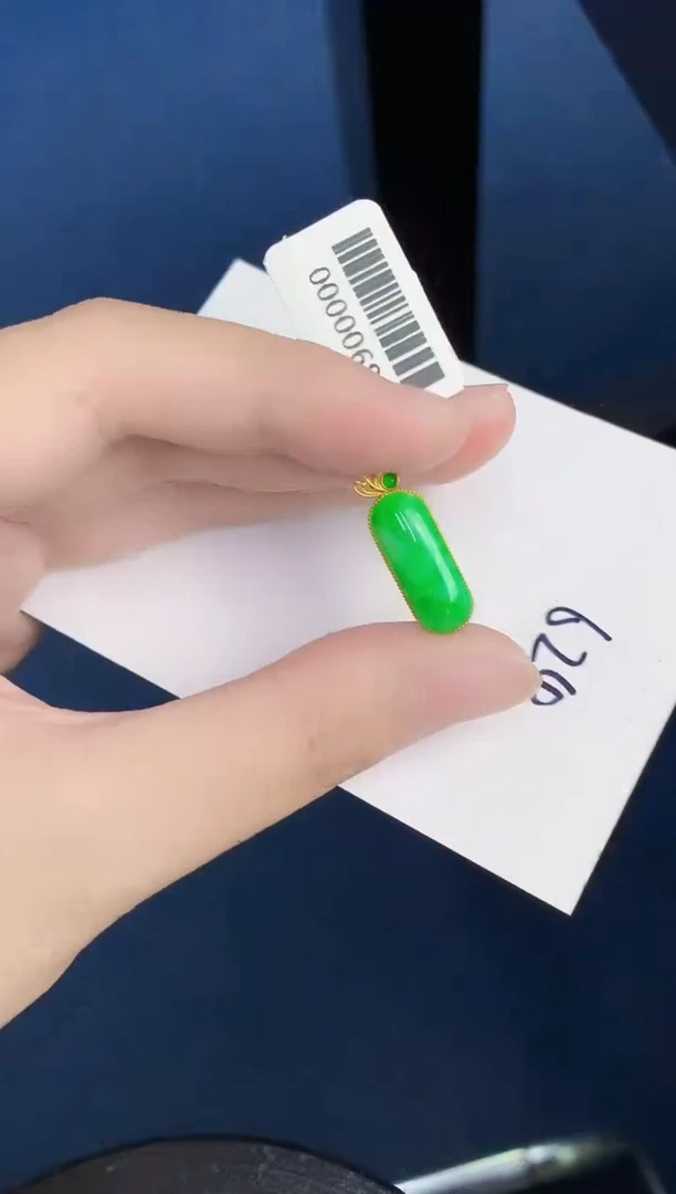 翡翠18K金镶嵌颈饰000000000