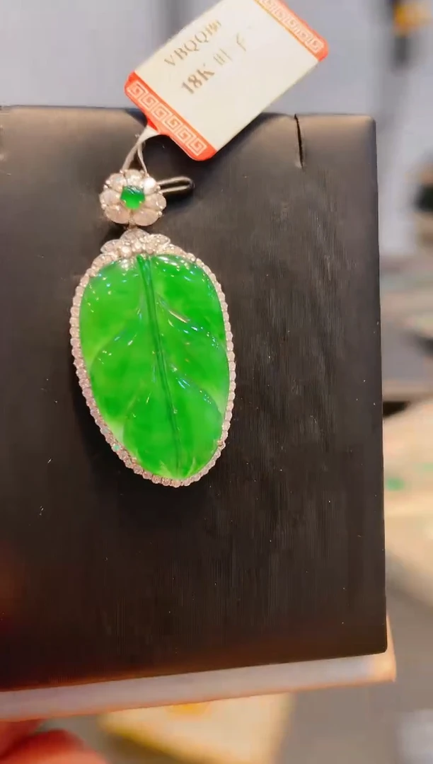 翡翠18K金镶嵌颈饰翡翠A52