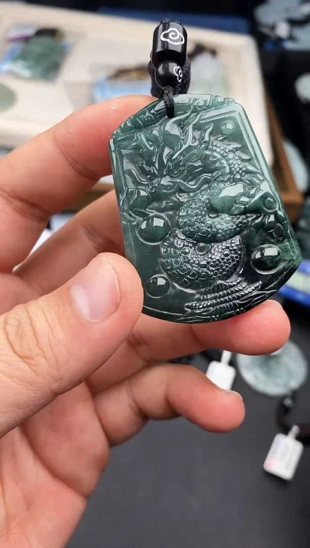 【闪购商品】翡翠颈饰未镶嵌  天然翡翠，一物一图