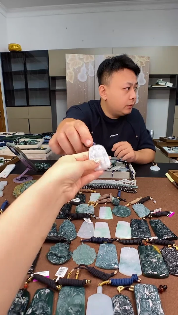 颈饰未镶嵌翡翠多样性发其一