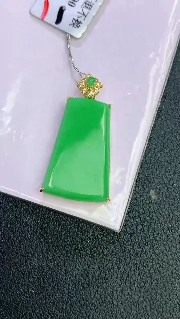 颈饰18K金镶嵌翡翠 赠礼盒证书 麦麦