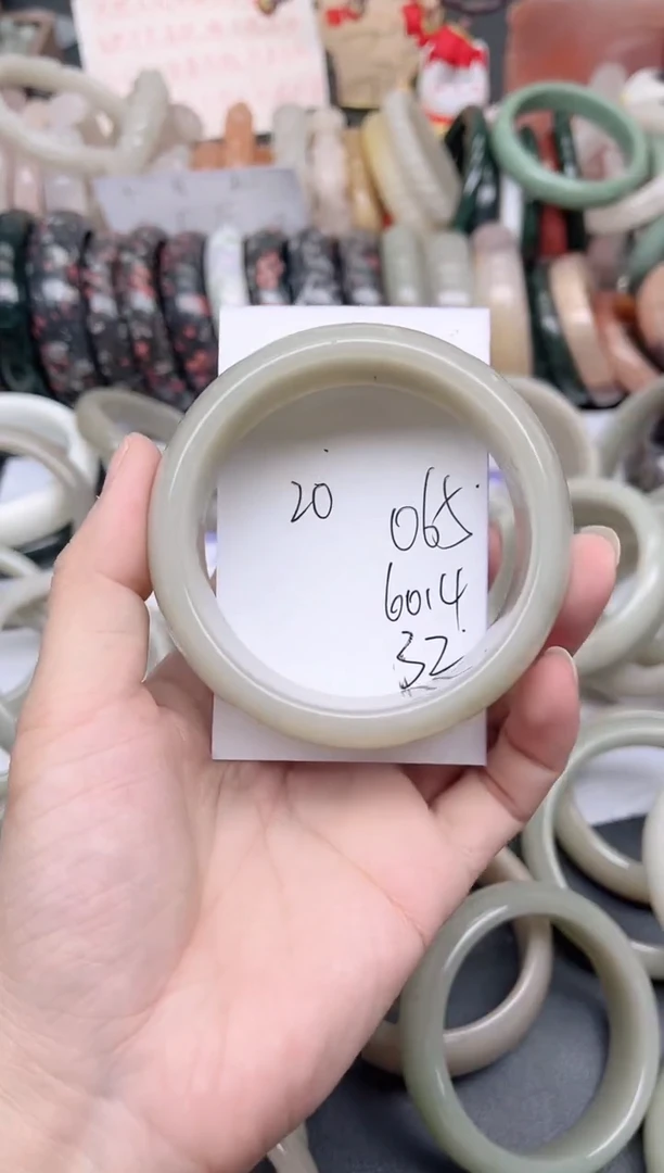 未镶嵌手镯石英质玉065