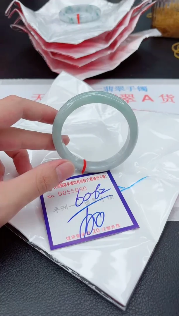 翡翠手镯未镶嵌1