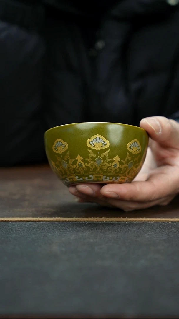 杯茶叶末釉金银卧足杯