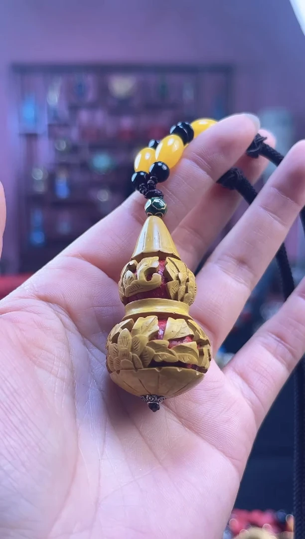 非遗 雕漆花卉葫芦吊坠 带证 黄红