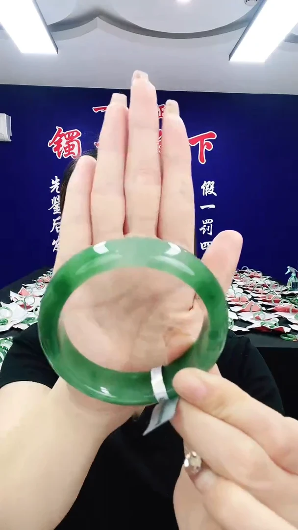 石英质玉（非洲翠）手镯未镶嵌1