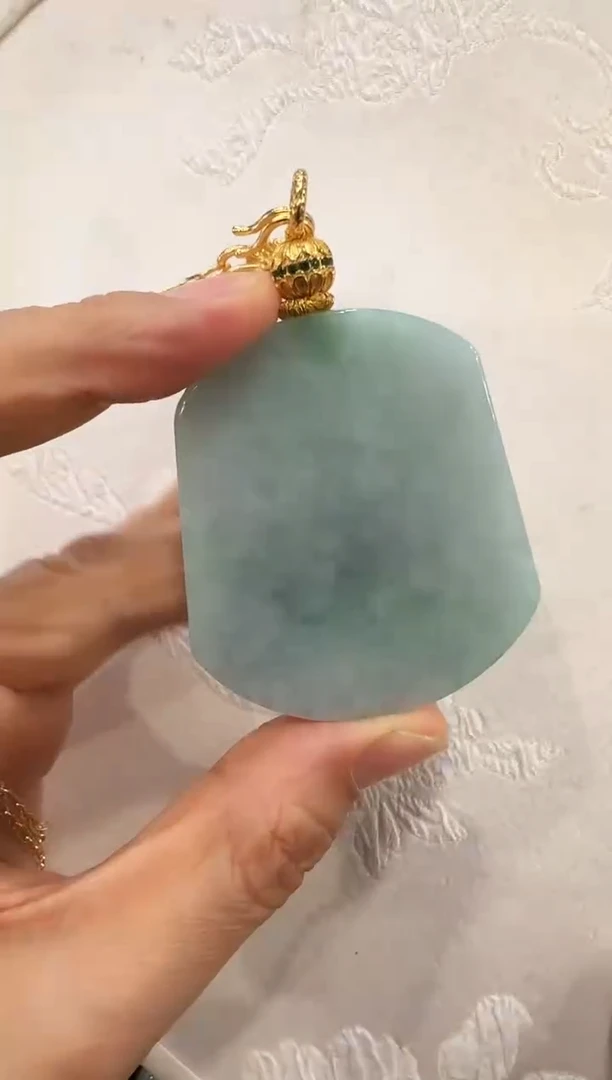 翡翠未镶嵌颈饰国风