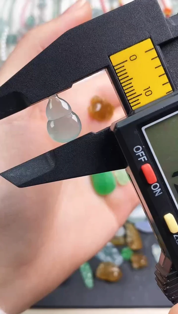 【闪购商品】翡翠颈饰未镶嵌葫芦