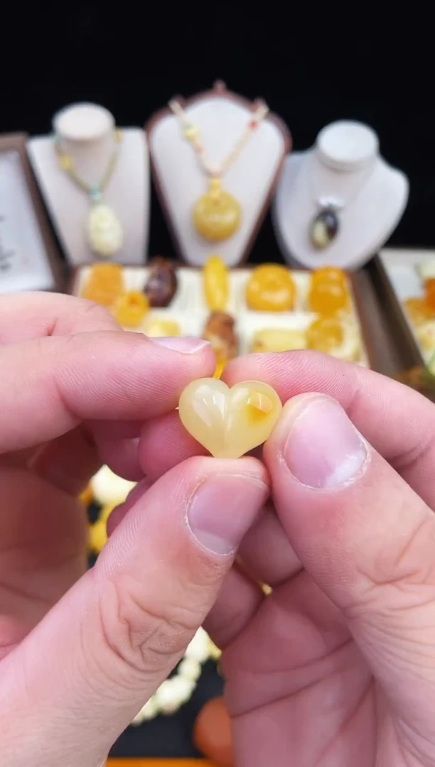 琥珀未镶嵌珠宝奇石柒月