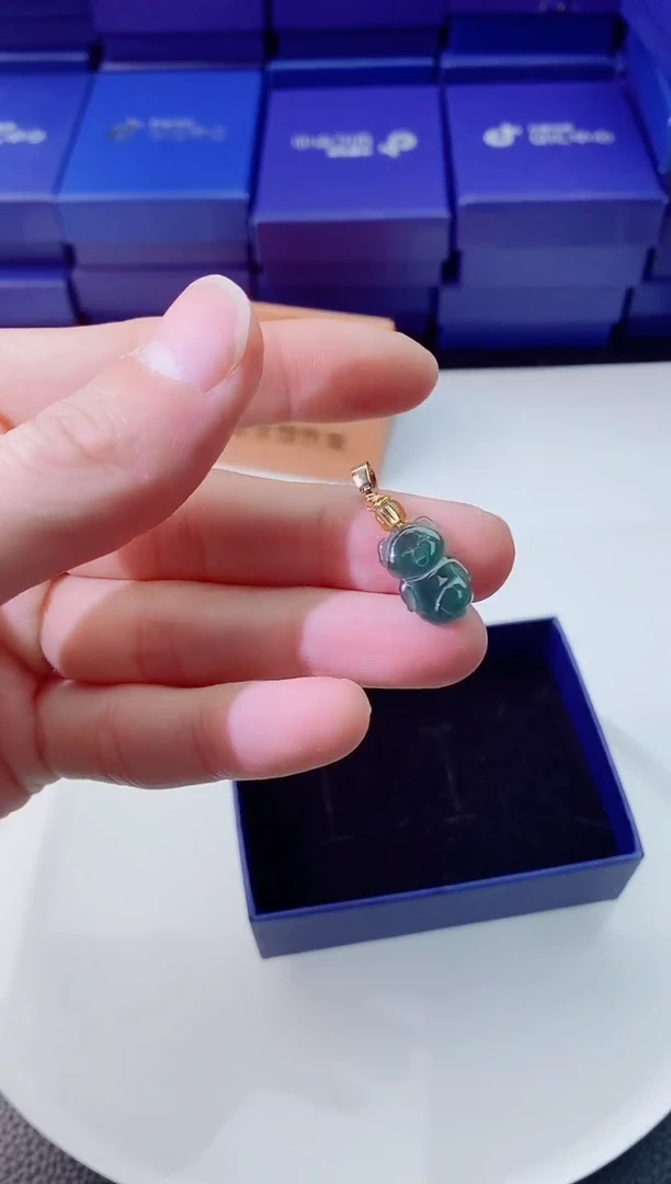 翡翠未镶嵌颈饰