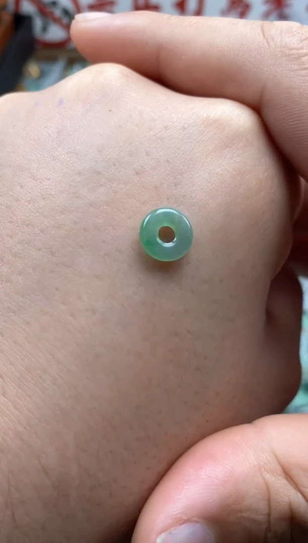 【闪购商品】翡翠颈饰未镶嵌哥哥