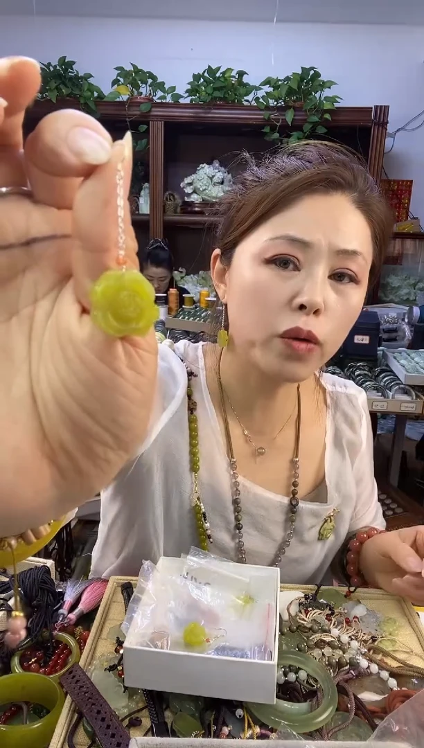 未镶嵌蛇纹石玉玫瑰花多样性随机发一