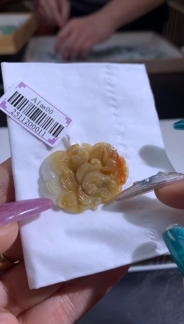 未镶嵌定制翡翠清****?翡翠