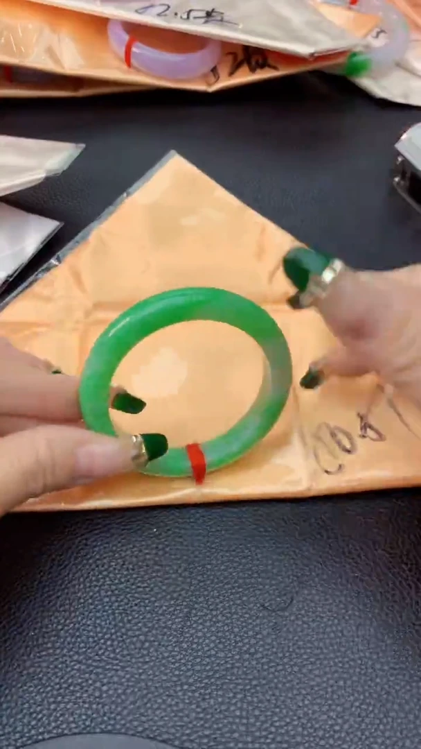 翡翠手镯未镶嵌0802091200