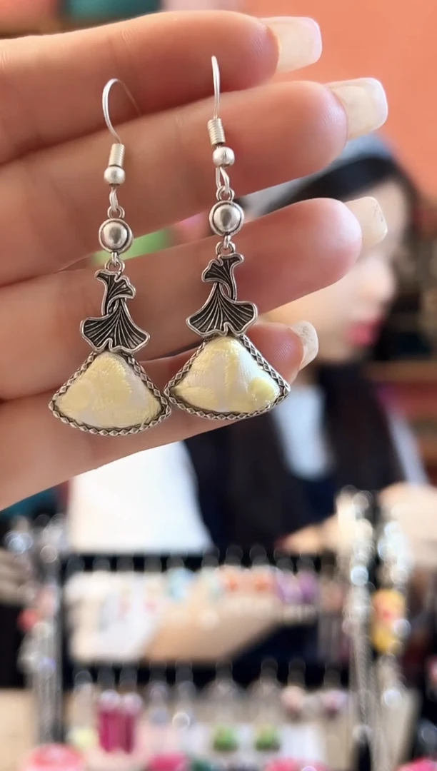 织绣民族风老绣饰品048