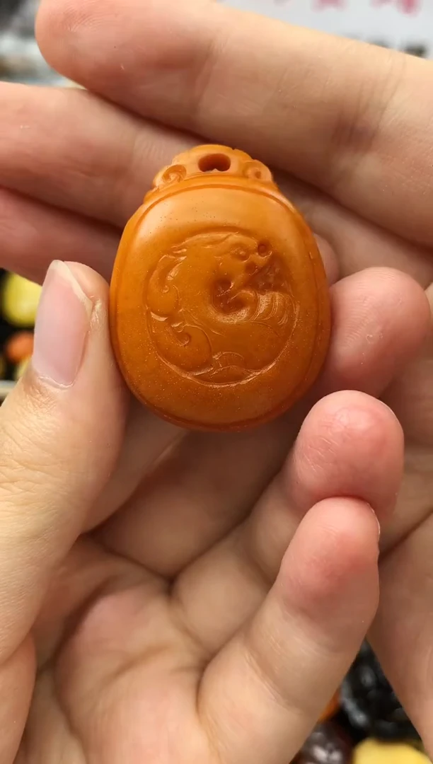 未镶嵌琥珀珠宝奇石7