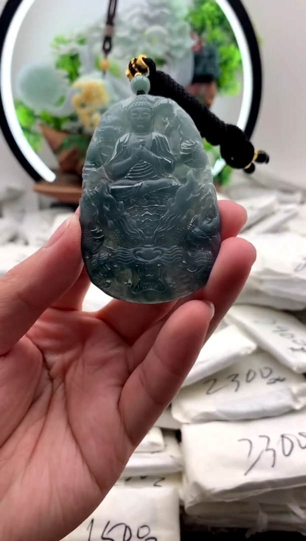 【闪购商品】翡翠颈饰未镶嵌大日如来