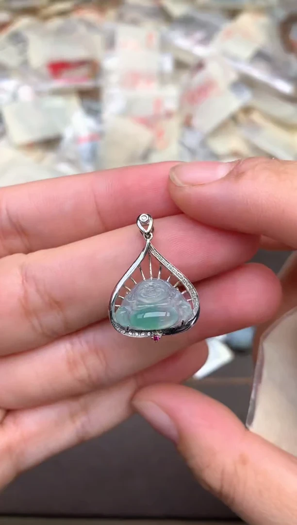 18K金镶嵌挂件翡翠—