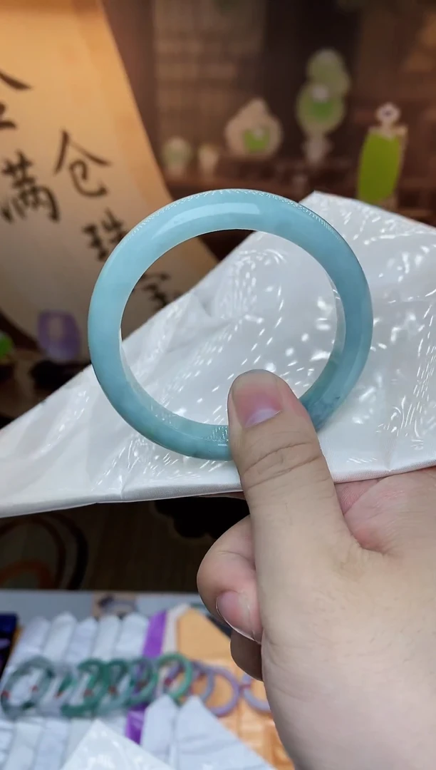 未镶嵌手镯翡翠手镯