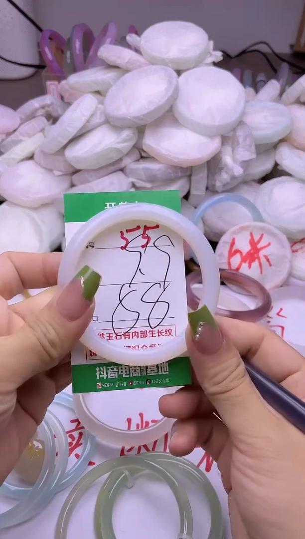玛瑙/玉髓手镯未镶嵌55