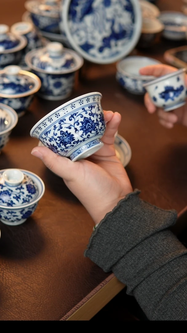 F****-缠枝莲压手主人杯